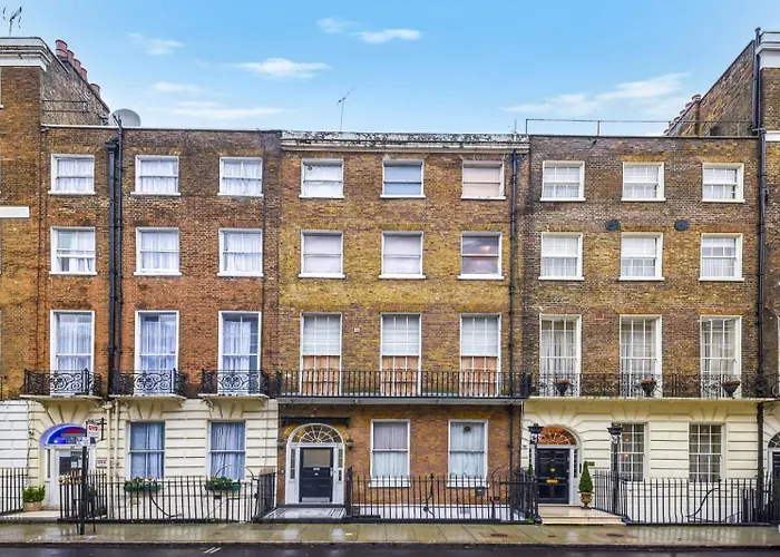 Stylish London Basement Flat With Patio Near Edgware Road & 6Mins Walk To Marble Arch Station