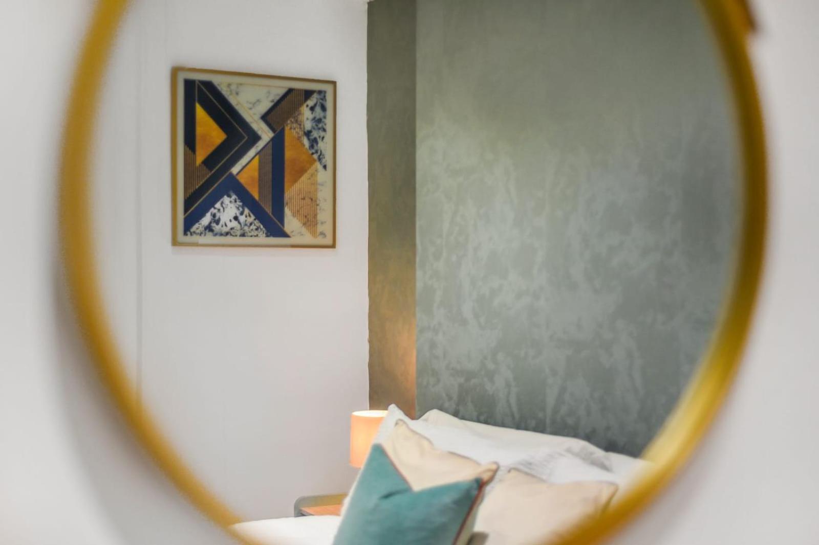 Stylish Basement Flat With Patio Near Edgware Road & 6mins Walk To Marble Arch Station Appartamento