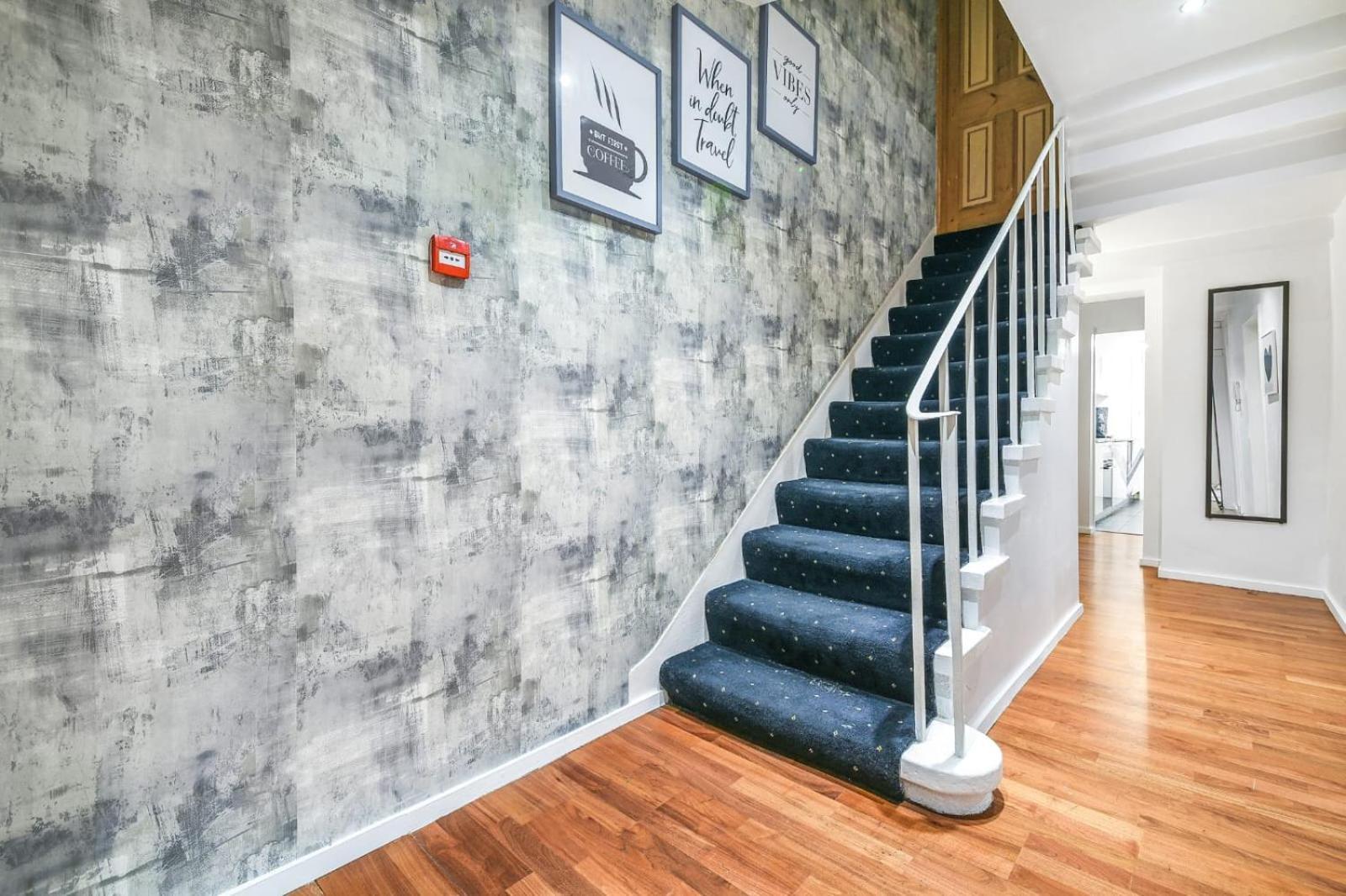 Stylish Basement Flat With Patio Near Edgware Road & 6mins Walk To Marble Arch Station Appartamento Londra