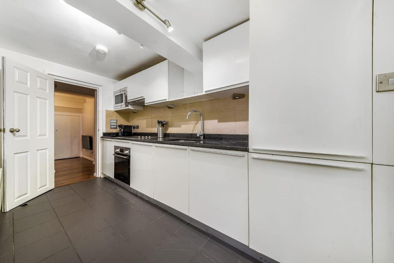 Appartamento Stylish Basement Flat With Patio Near Edgware Road & 6mins Walk To Marble Arch Station Londra